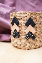 Brincos Dots • Modelo Seta