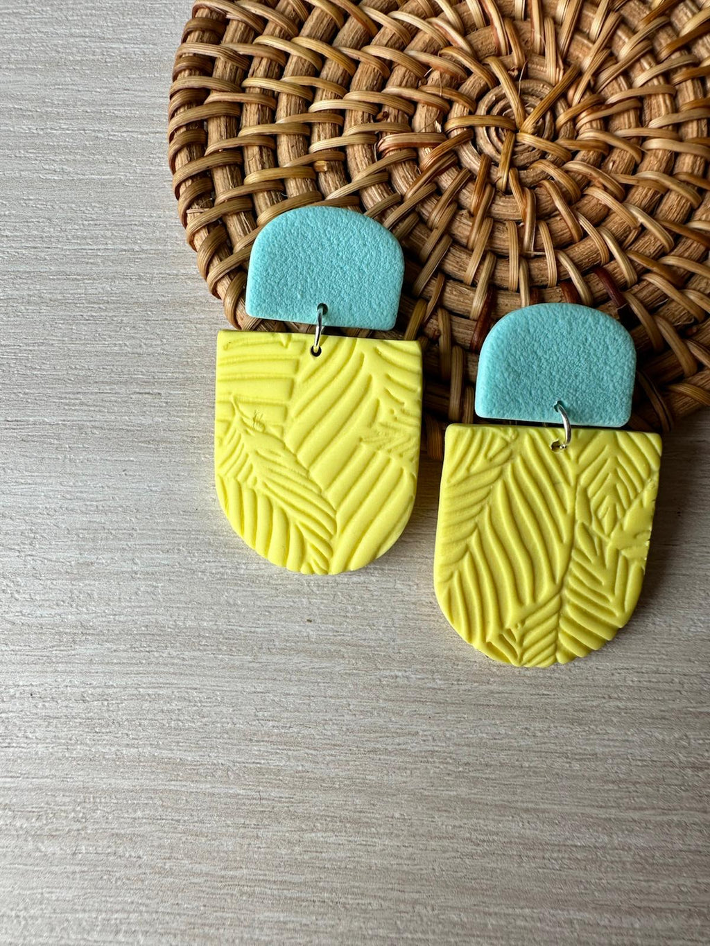 Brincos Easter • Modelo Alongado