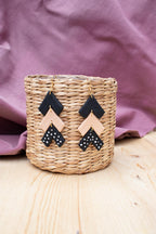 Brincos Dots • Modelo Seta